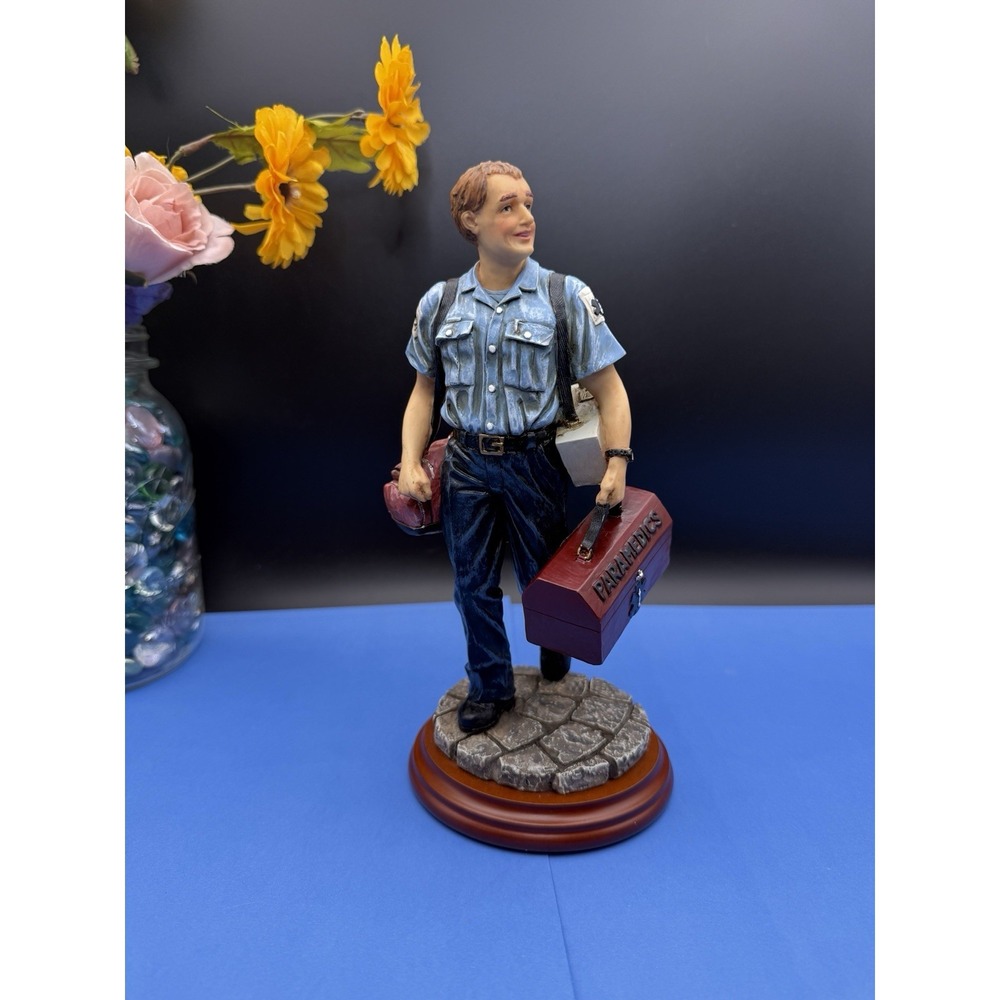 Vanmark Medics of Valor Pride Statue 8.5"H Limited‎ Edition 3/0732 EMS Paramedic